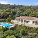 Entre terre, ciel et mer – Une villa d’exception au panorama grandiose