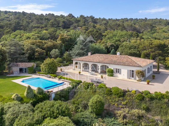 Entre terre, ciel et mer – Une villa d’exception au panorama grandiose