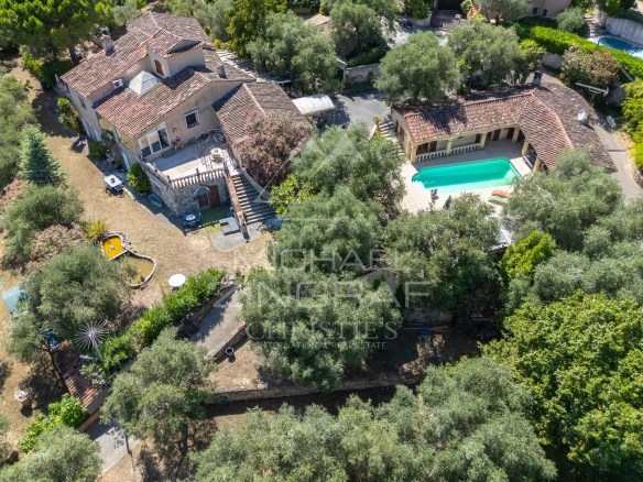 Property with two houses, dominant view and olive grove