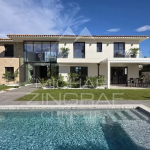 Villa Contemporaine dans un Secteur Résidentiel Prisè à Roquefort-les-Pins