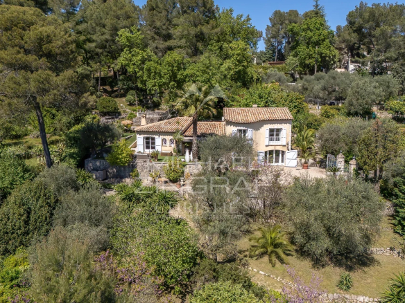 Villa provençale d’architecte avec jardin paysager