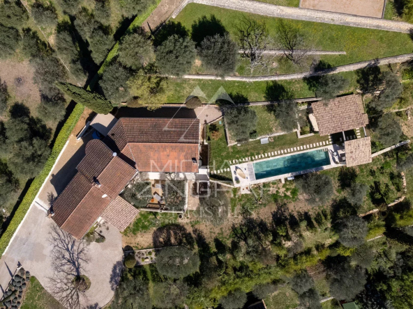 Propriété d’exception rénovée avec élégance – Vue panoramique & prestations haut de gamme