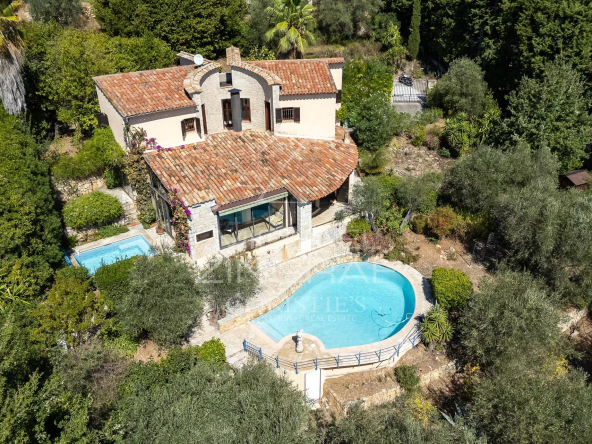Villa d’architecte avec vue mer et oliveraie
