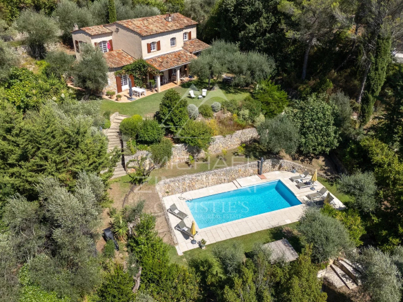 charming villa with open view and four suites