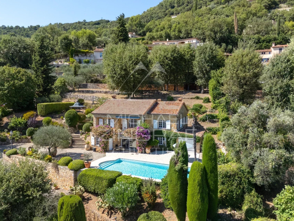 Villa en pierre de taille avec vue mer panoramique