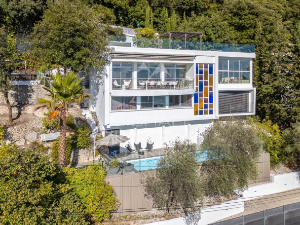 Architect-designed villa with panoramic sea views