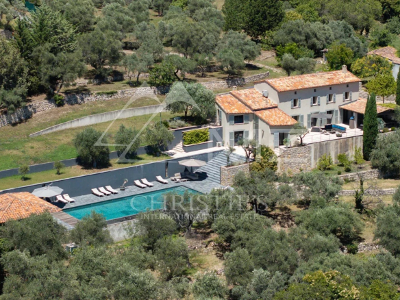 Exclusive - timeless elegance and grandiose panorama at the gates of Tourrettes