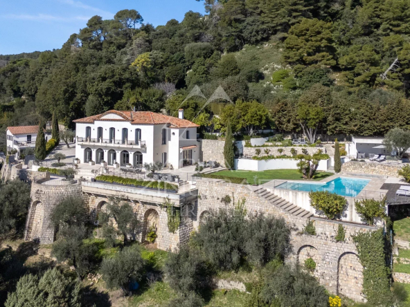 Magnifique Propriété avec Vue Panoramique sur la Mer