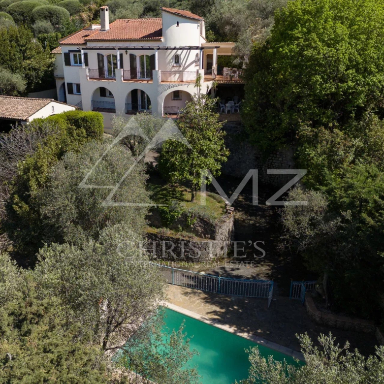 Arrière pays Cannois – Charmante maison à pied des commerces