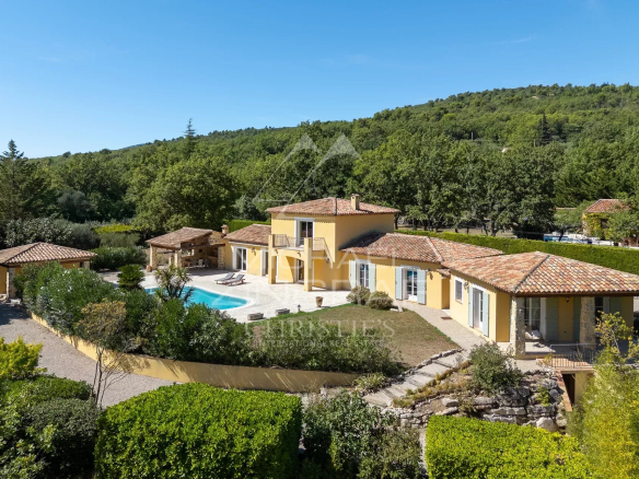 Villa avec Maison d’Amis et Piscine, au cœur d’un secteur prisé de Fayence