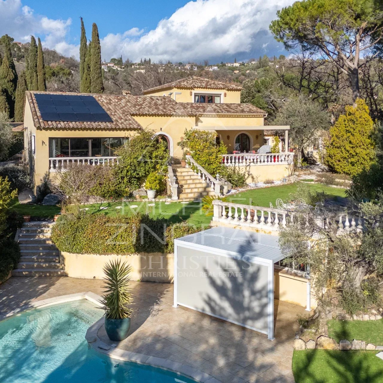 Villa de charme avec vue panoramique au cœur d’un domaine prisé
