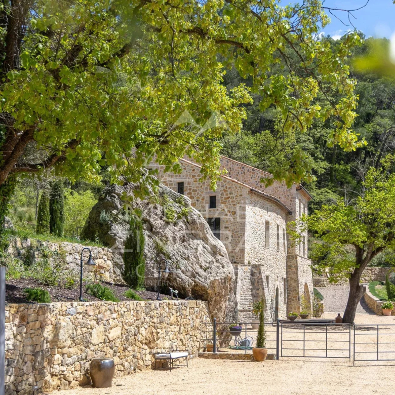 Proche Saint-Paul-de-Vence – Magnifique villa neuve contemporaine vue mer