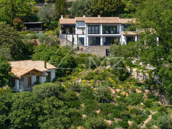 Spectacular views &amp; timeless elegance in one of the most beautiful villages in France