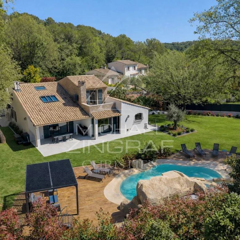 Villa rénovée à Biot – Quartier recherché, calme absolu, 5 chambres, prestations complètes