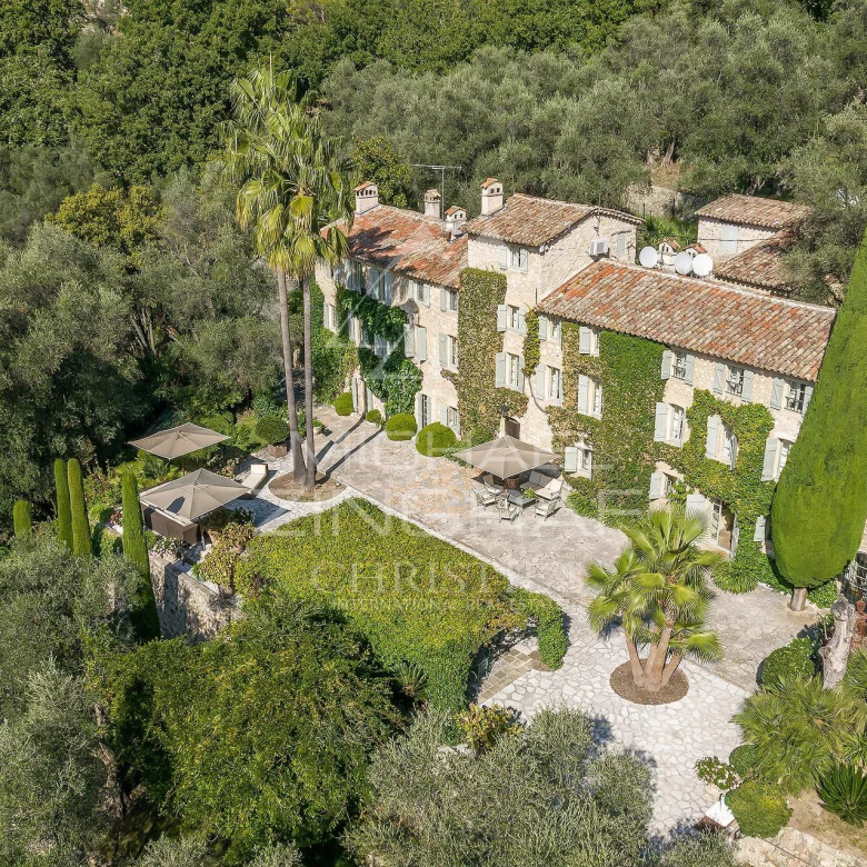 Élégante villa de style contemporain au calme absolu