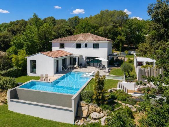 Élégante villa de style contemporain au calme absolu