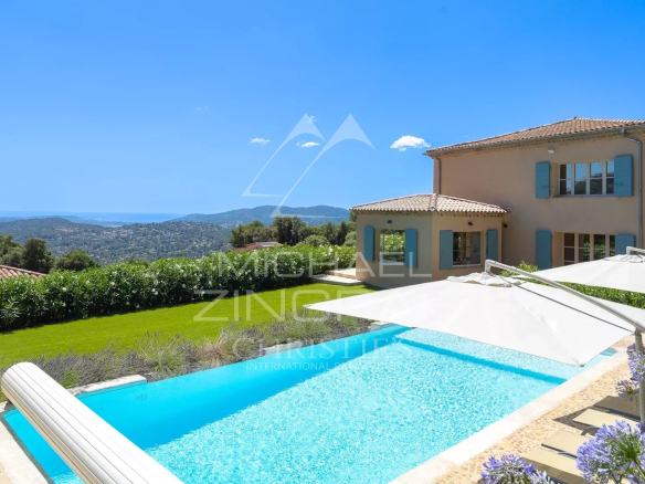 Family villa with panoramic views in a residential estate