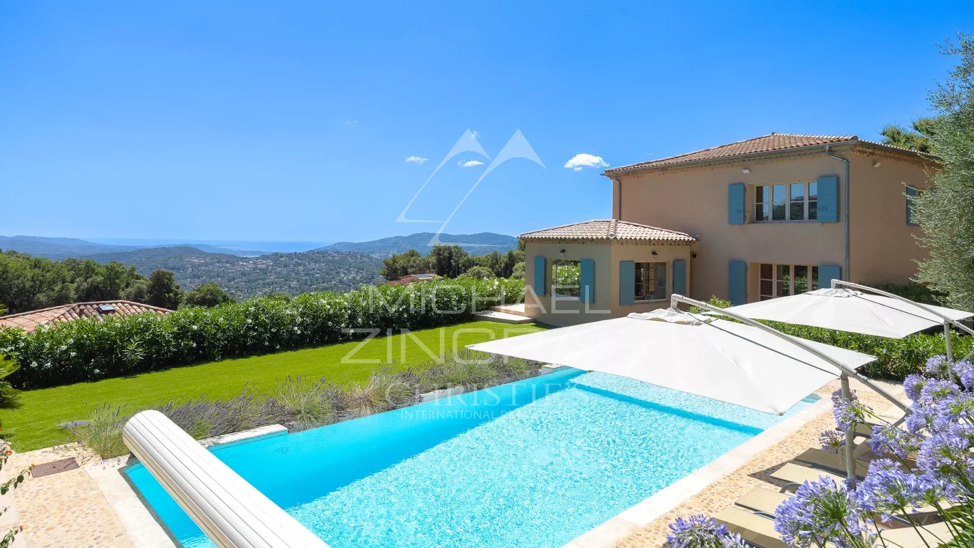Villa familiale avec vue panoramique dans un domaine résidentiel