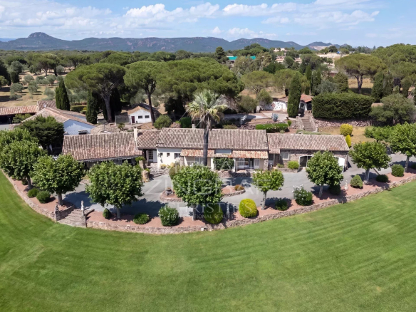 Elegant character property on over 32 hectares