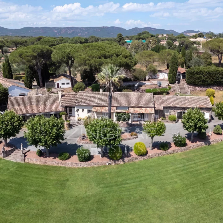 3-room apartment - Top floor - terraces, garage and swimming pool