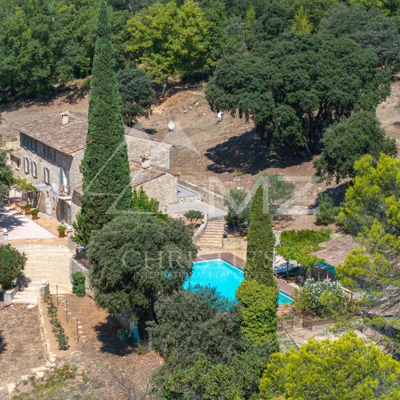 Exceptional villa in the heart of a prestigious estate on the French Riviera – just 12 minutes from Nice International Airport