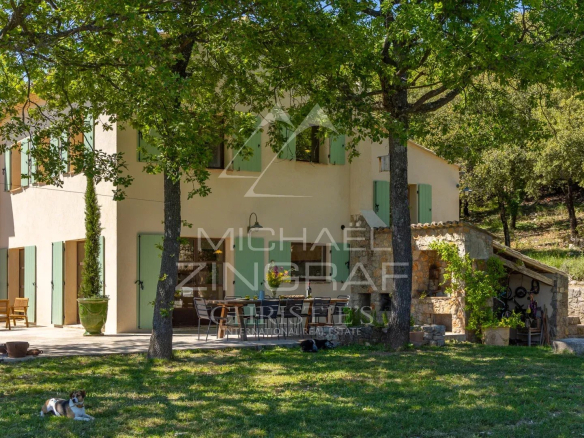 Exceptional Property – 10 Hectare Private Estate with Panoramic Views