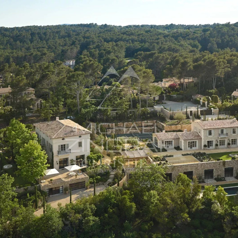 Luxury real estate photo | Charming Properties