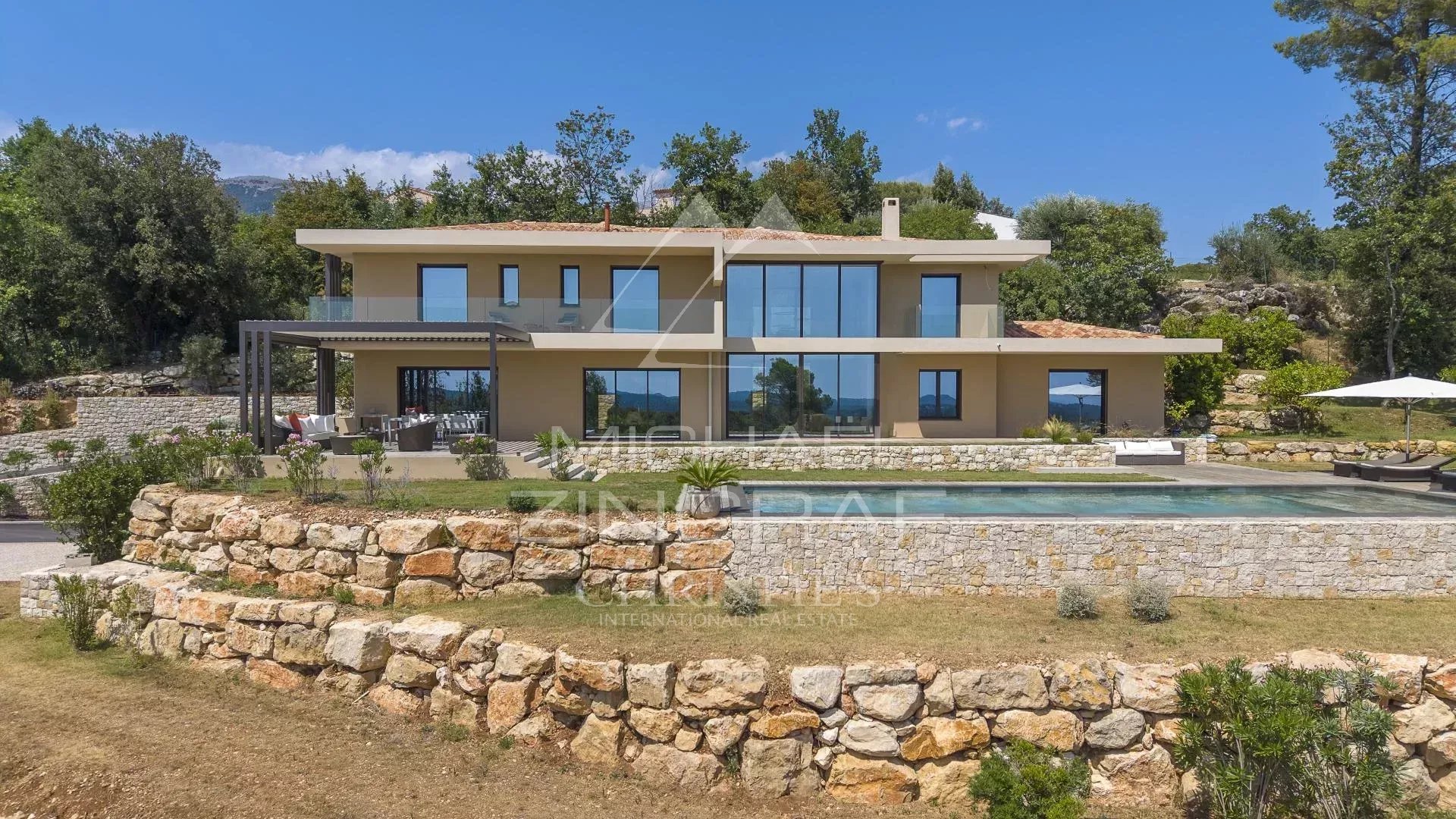 Villa contemporaine avec piscine et vue panoramique à Roquefort-les-Pins