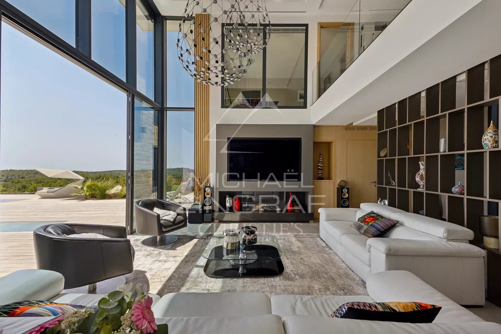 Contemporary villa in Roquefort-les-Pins Interior of a contemporary villa with sea views in Roquefort-les-Pins.