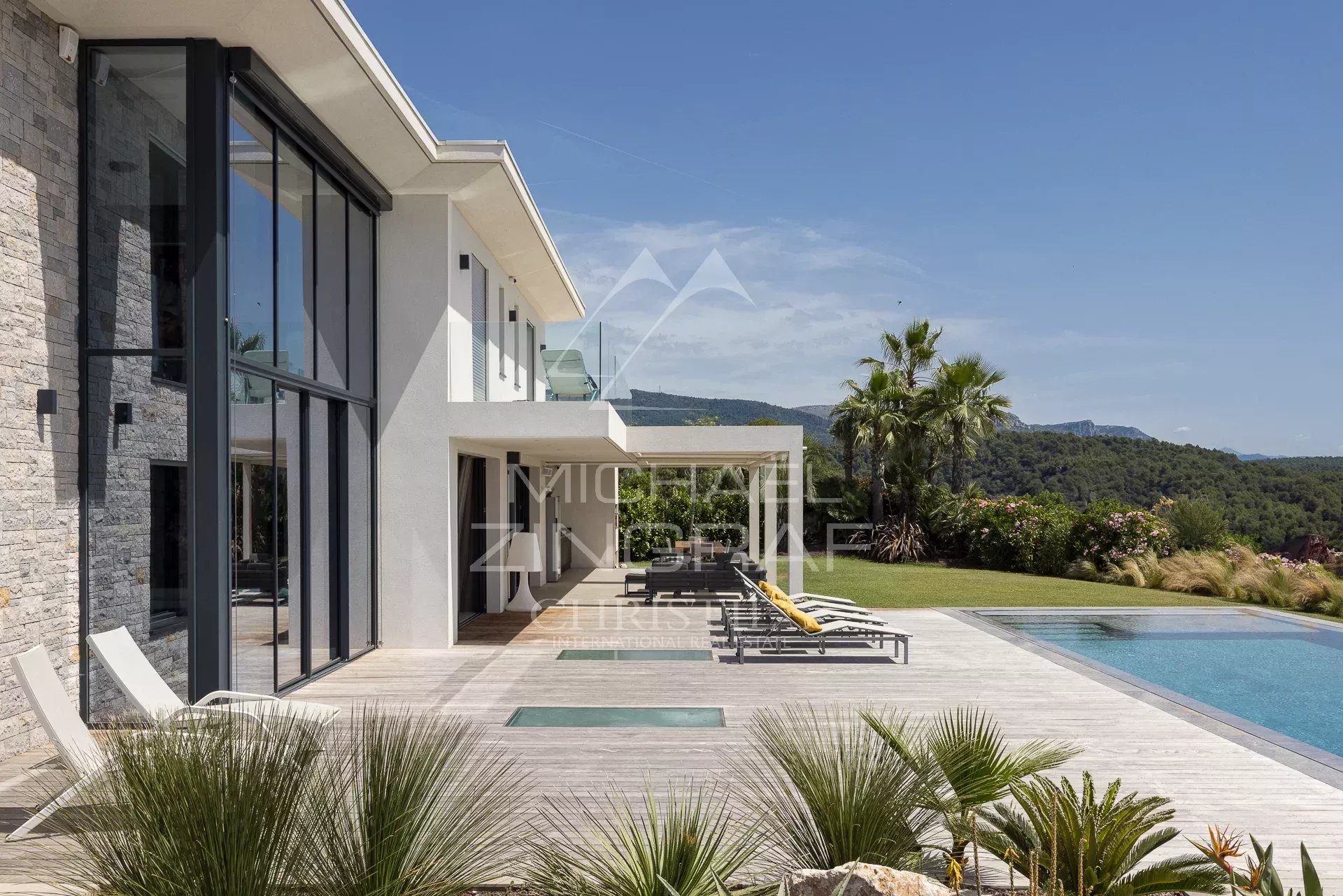 Contemporary villa in Roquefort-les-Pins Contemporary villa with swimming pool and sea view in Roquefort-les-Pins.