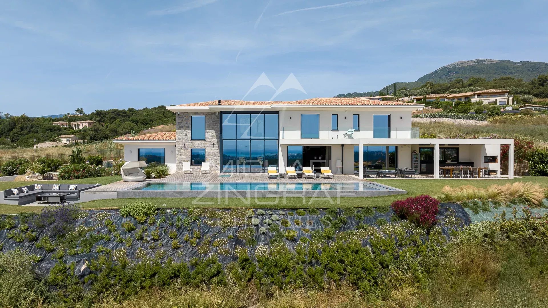 Contemporary villa in Roquefort-les-Pins Contemporary villa with swimming pool and sea view in Roquefort-les-Pins.