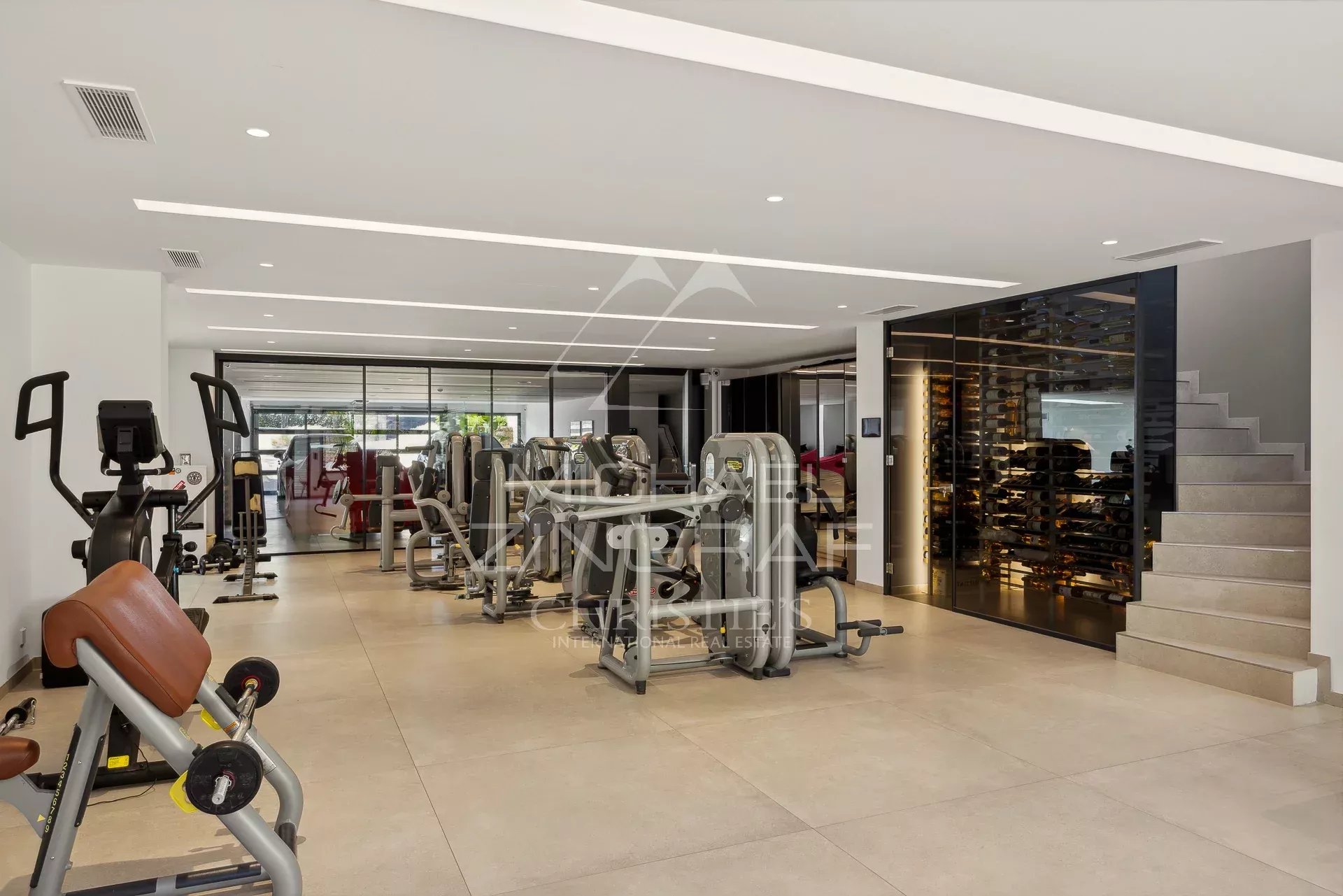 Gym in the contemporary villa Modern gym with varied equipment in a contemporary villa.
