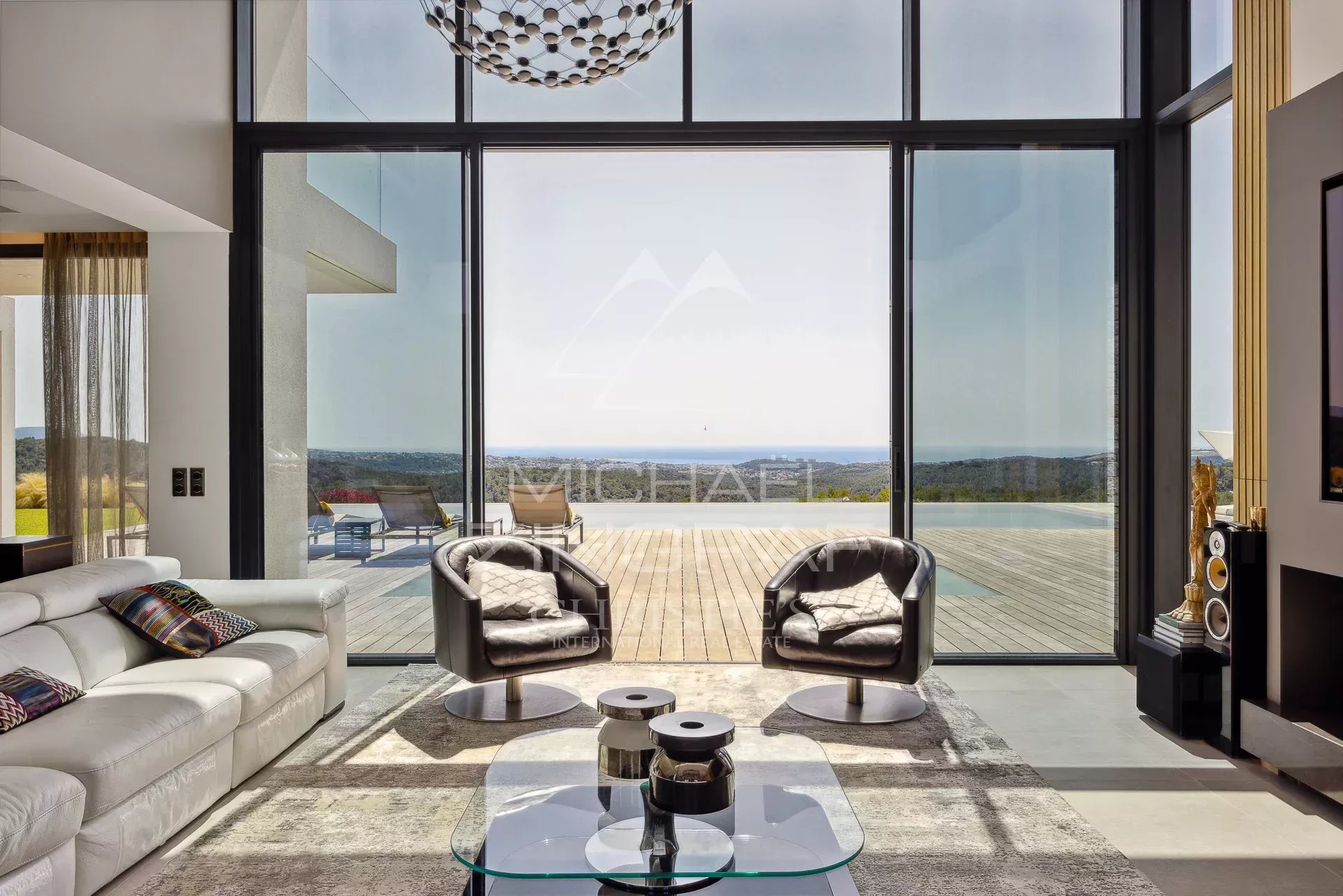 Contemporary villa in Roquefort-les-Pins Interior of a contemporary villa in Roquefort-les-Pins with sea view.