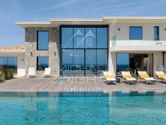 Contemporary villa with swimming pool and sea view in Roquefort-les-Pins.