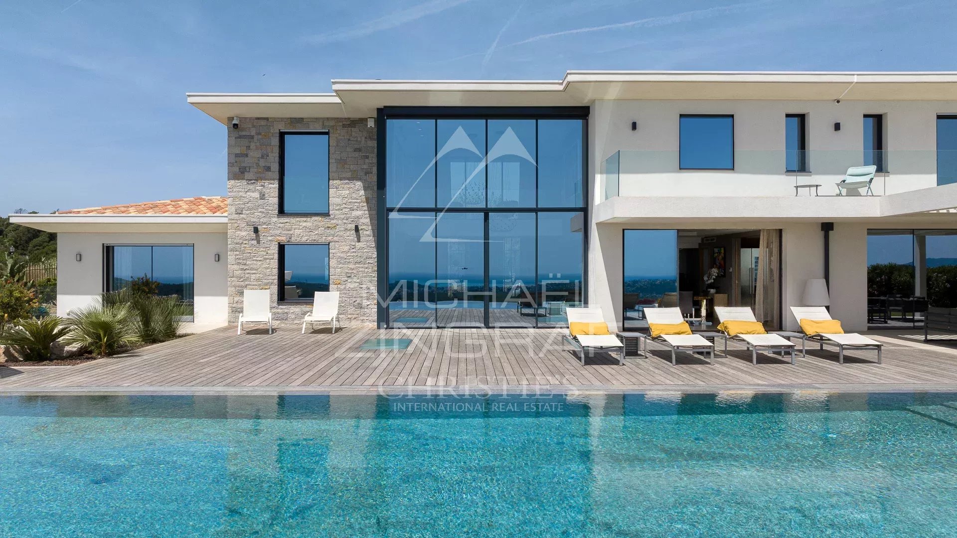Contemporary villa in Roquefort-les-Pins Contemporary villa with swimming pool and sea view in Roquefort-les-Pins.