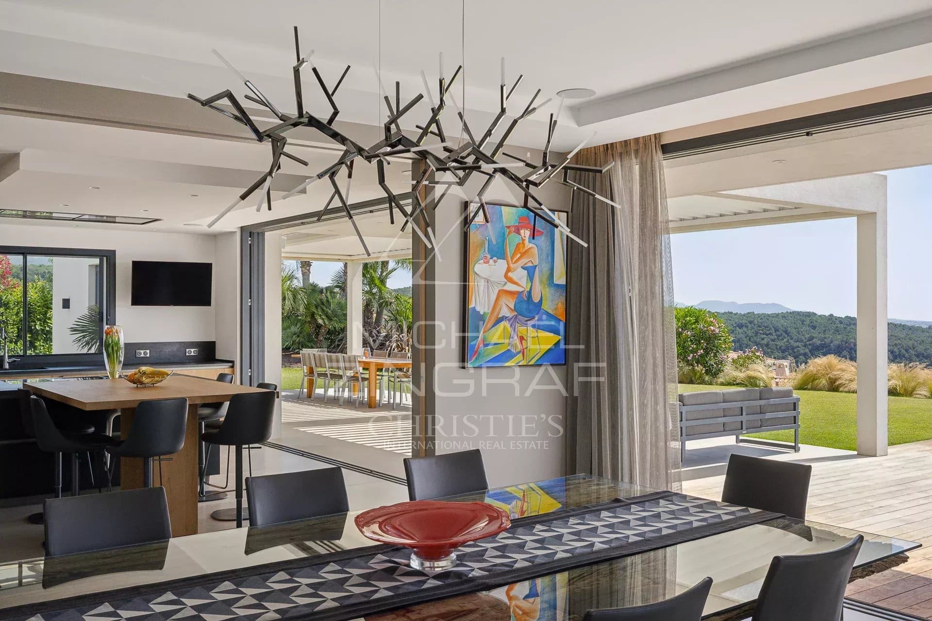 Contemporary villa in Roquefort-les-Pins Interior of a contemporary villa with sea views in Roquefort-les-Pins.
