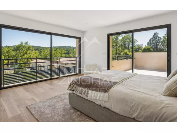 Bright room with views of nature, large bay windows and modern decor.