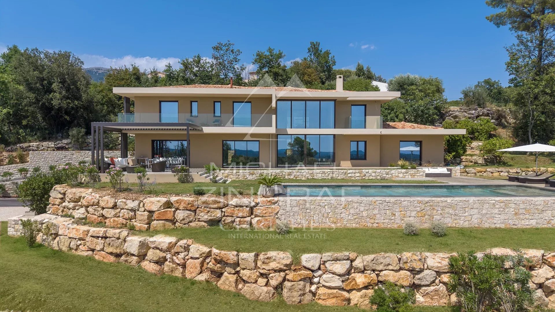 Contemporary villa with swimming pool and panoramic views in Roquefort-les-Pins
