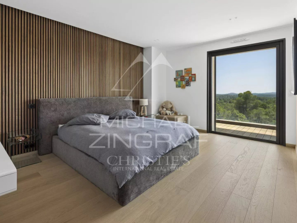 Modern room with valley view in Roquefort-les-Pins.