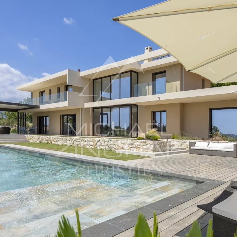Luxury real estate photo | Charming Properties