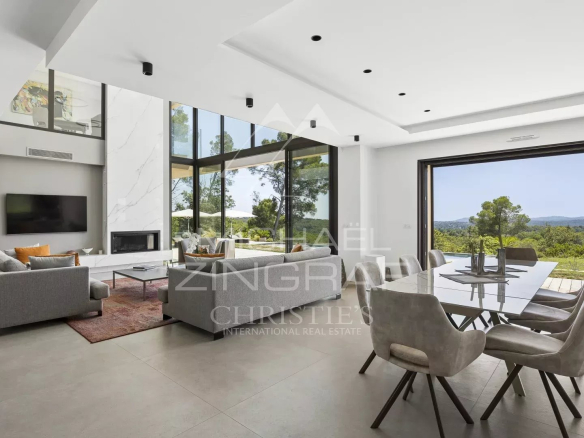 Interior of a contemporary villa in Roquefort-les-Pins with panoramic views of the valley.