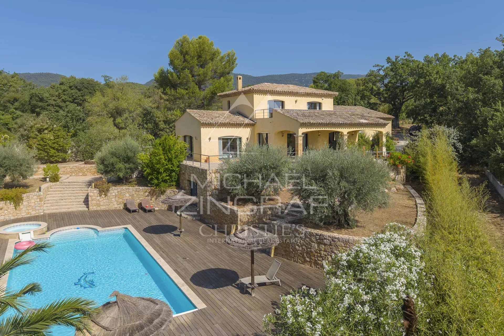 Villa contemporaine à Seillans Villa contemporaine avec piscine et jardin méditerranéen à Seillans, Provence.