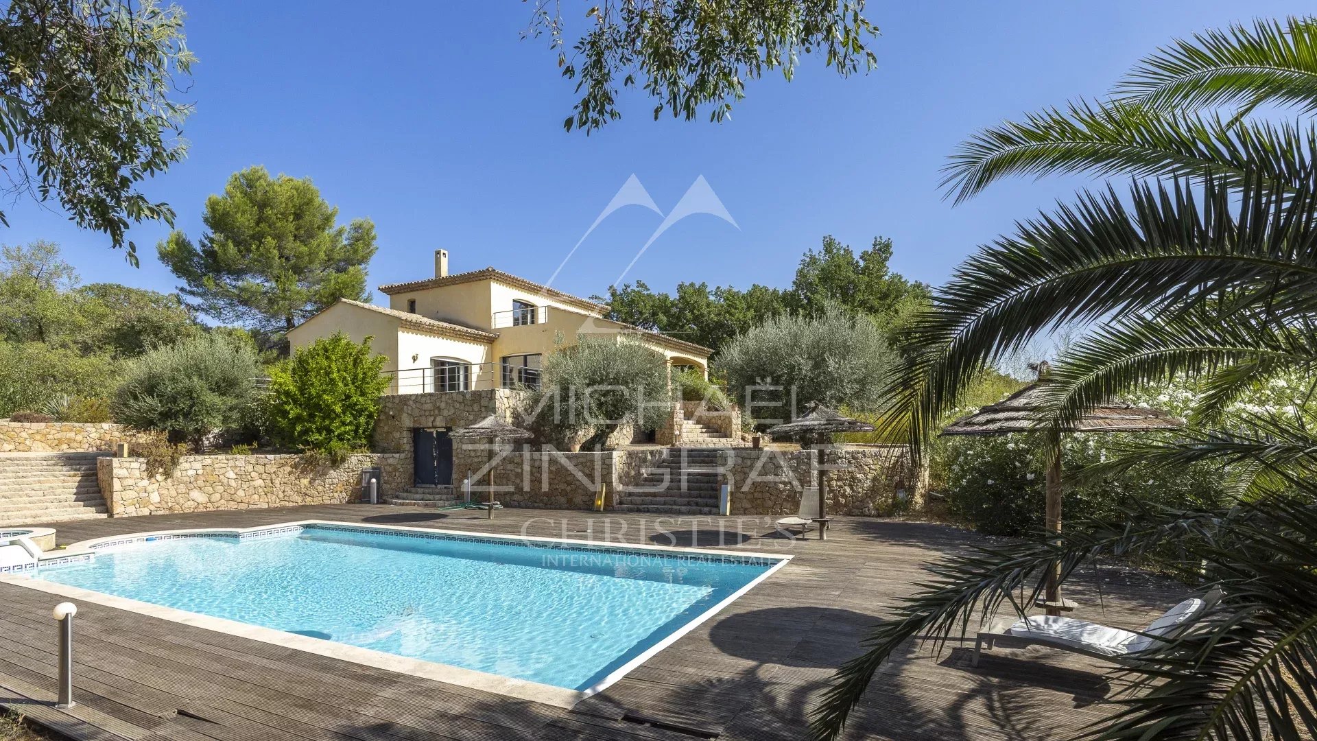 Villa contemporaine à Seillans Villa contemporaine avec piscine et jardin méditerranéen à Seillans, Provence.
