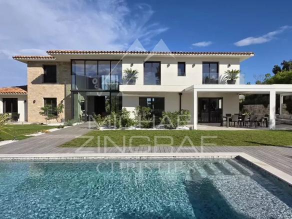 Contemporary villa with swimming pool and garden in Roquefort-les-Pins, mountain views.