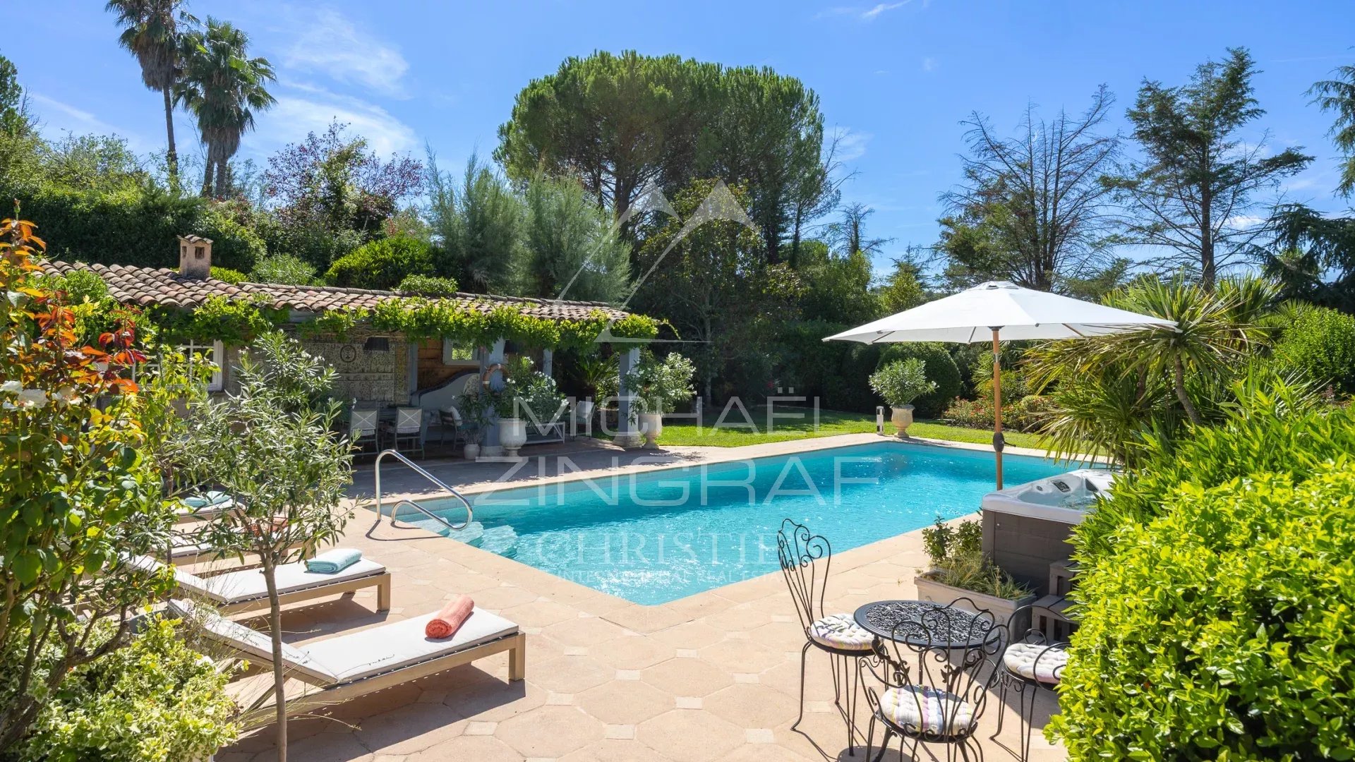 Villa provençale à Châteauneuf-Grasse Villa provençale avec piscine et jardin paysager à Châteauneuf-Grasse.