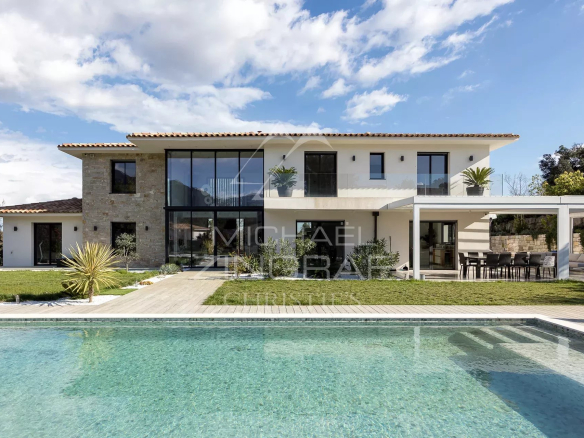 Villa contemporaine avec piscine dans un quartier résidentiel à Roquefort-les-Pins