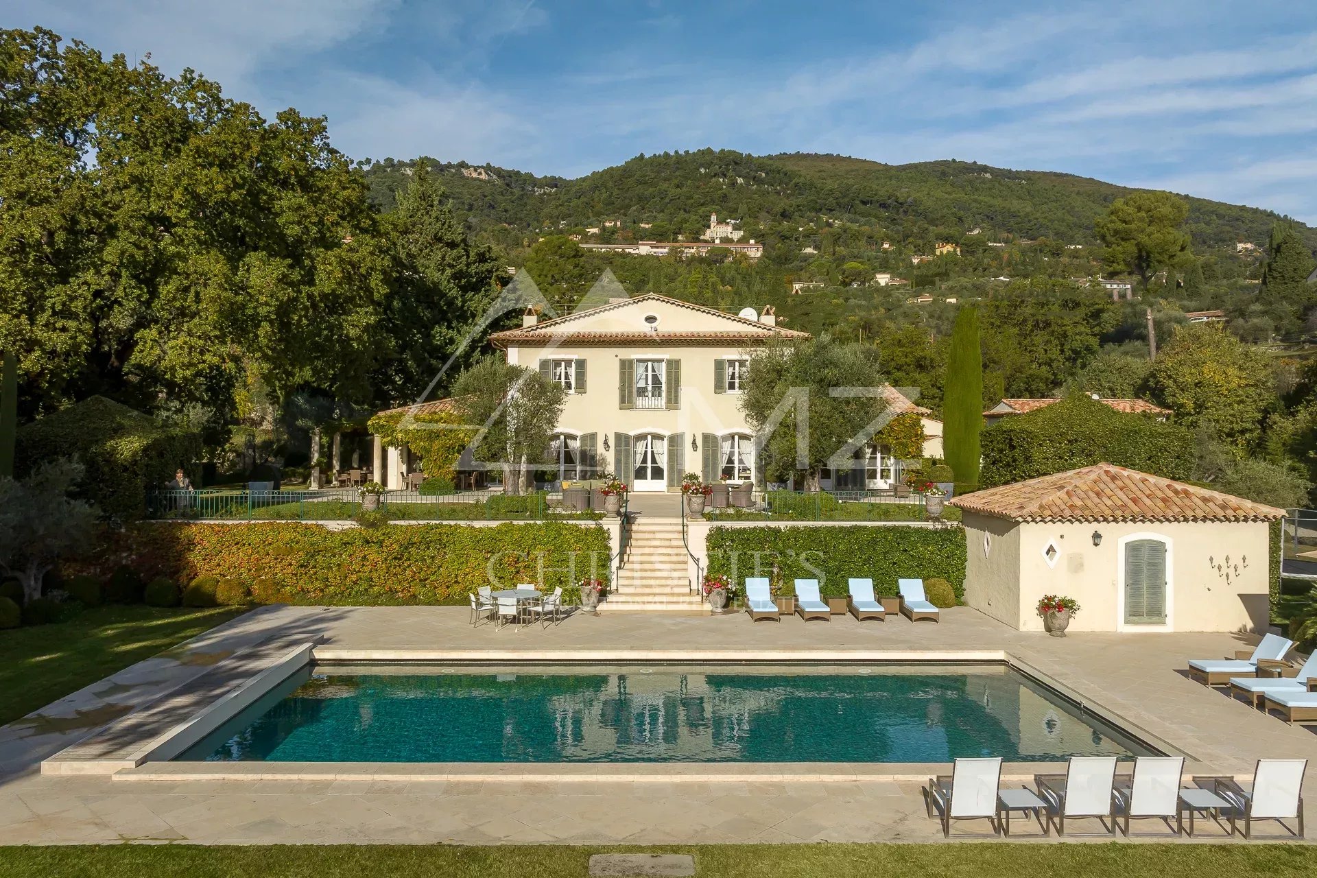 Bastide Aixoise à Grasse Bastide Aixoise avec piscine et parc paysager à Grasse