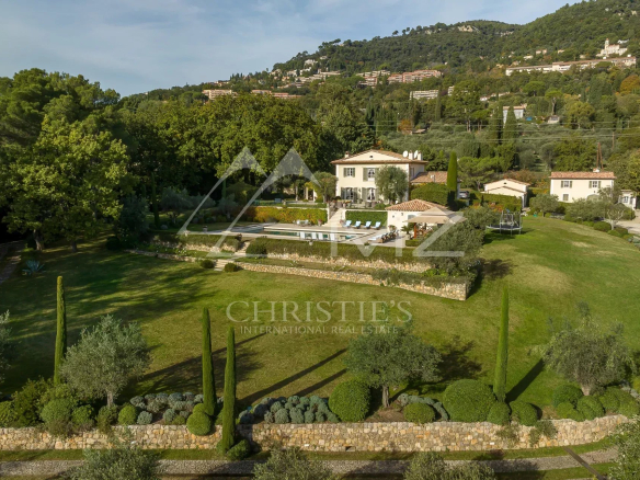 Luxury real estate photo | Charming Properties