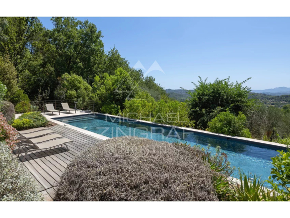 Mediterranean villa with swimming pool, located in Châteauneuf-Grasse, surrounded by greenery.