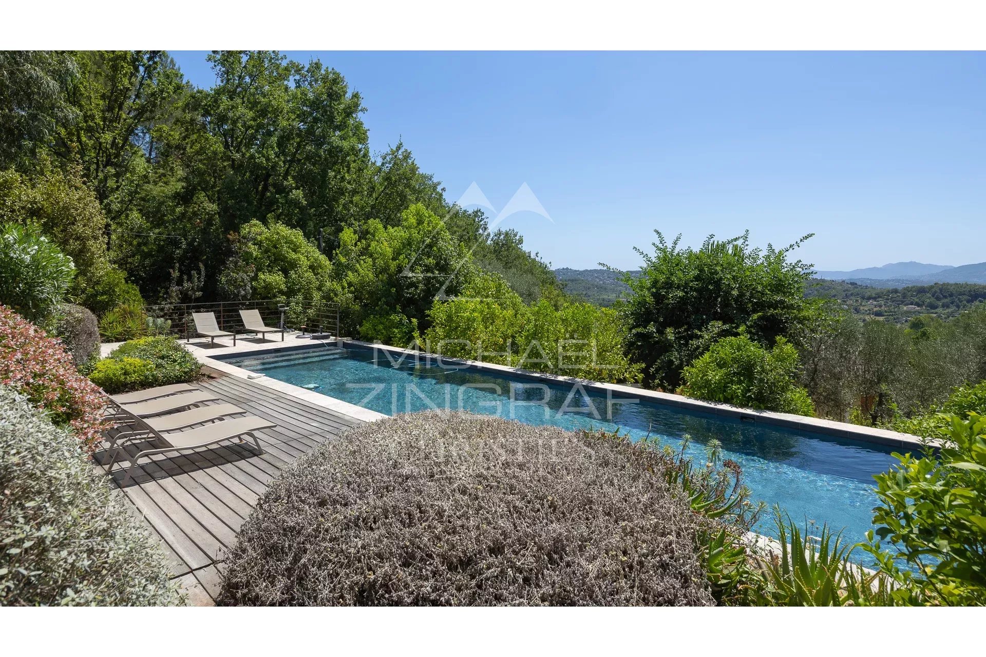 Mediterranean villa with swimming pool, located in Châteauneuf-Grasse, surrounded by greenery.